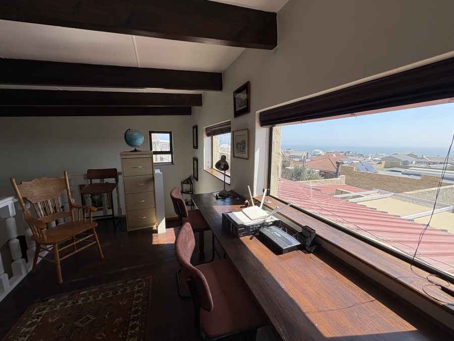 4 Bedroom Property for Sale in Pearl Bay Western Cape